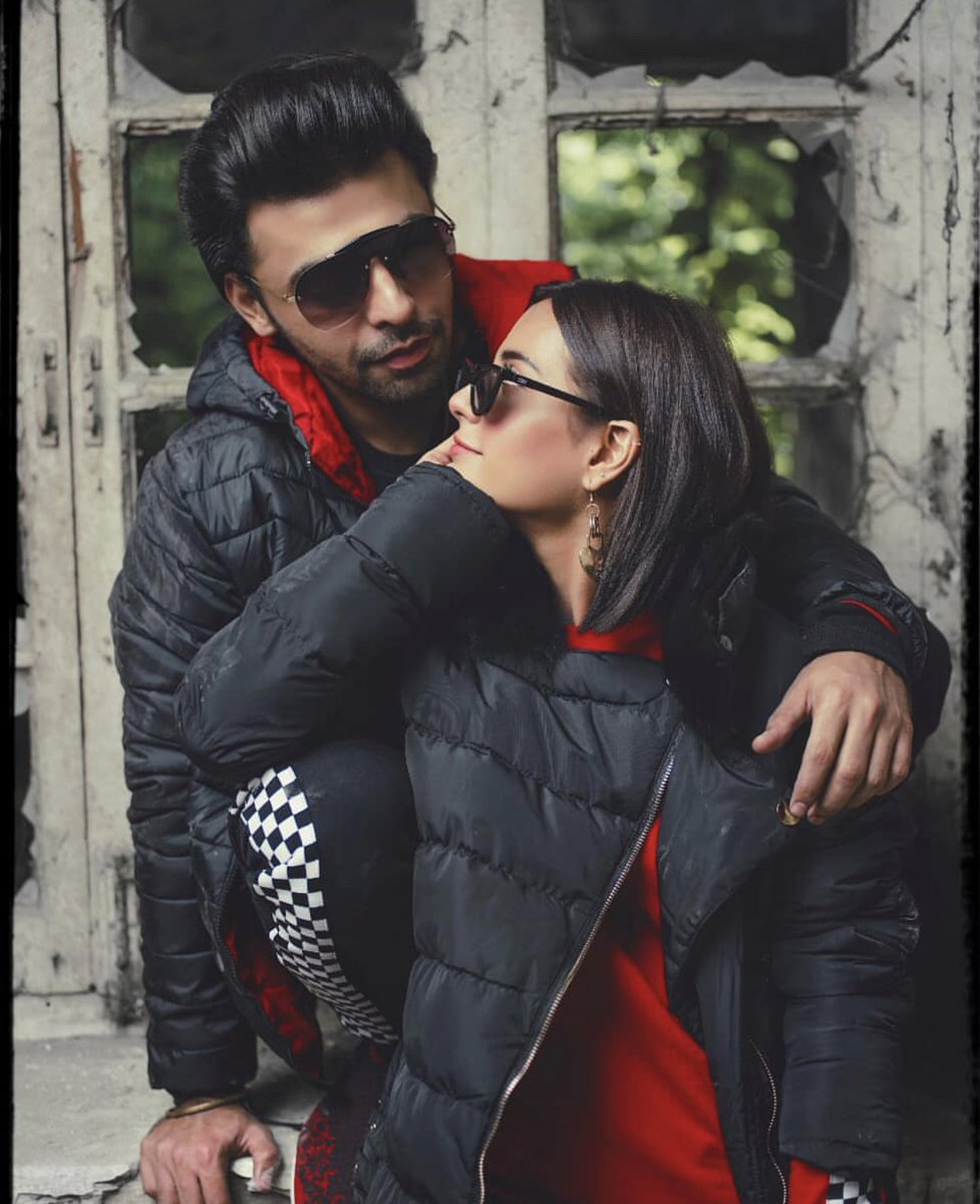 socialbuggpk's tweet photo. #SunoChanda couple #FarhanSaeed and #IqraAziz reunites for the shoot of an upcoming winter collection 🤩❤️❄️

#Lollywood #LifeStyle #fashiontrends #wintercollection2018 #stlyeicon #couplegoals #PakistaniDramas https://t.co/zUDkumHn8F