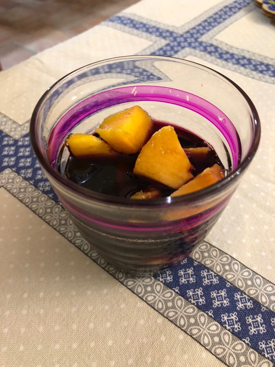 mitico_lg's tweet photo. Ultimi assaggi d'estate, perché a #Napoli è ancora #estate 🌞🌞🍷🍑 #20ottobre #percoca nel #vino #percocanelvino https://t.co/OoQSxinBNY