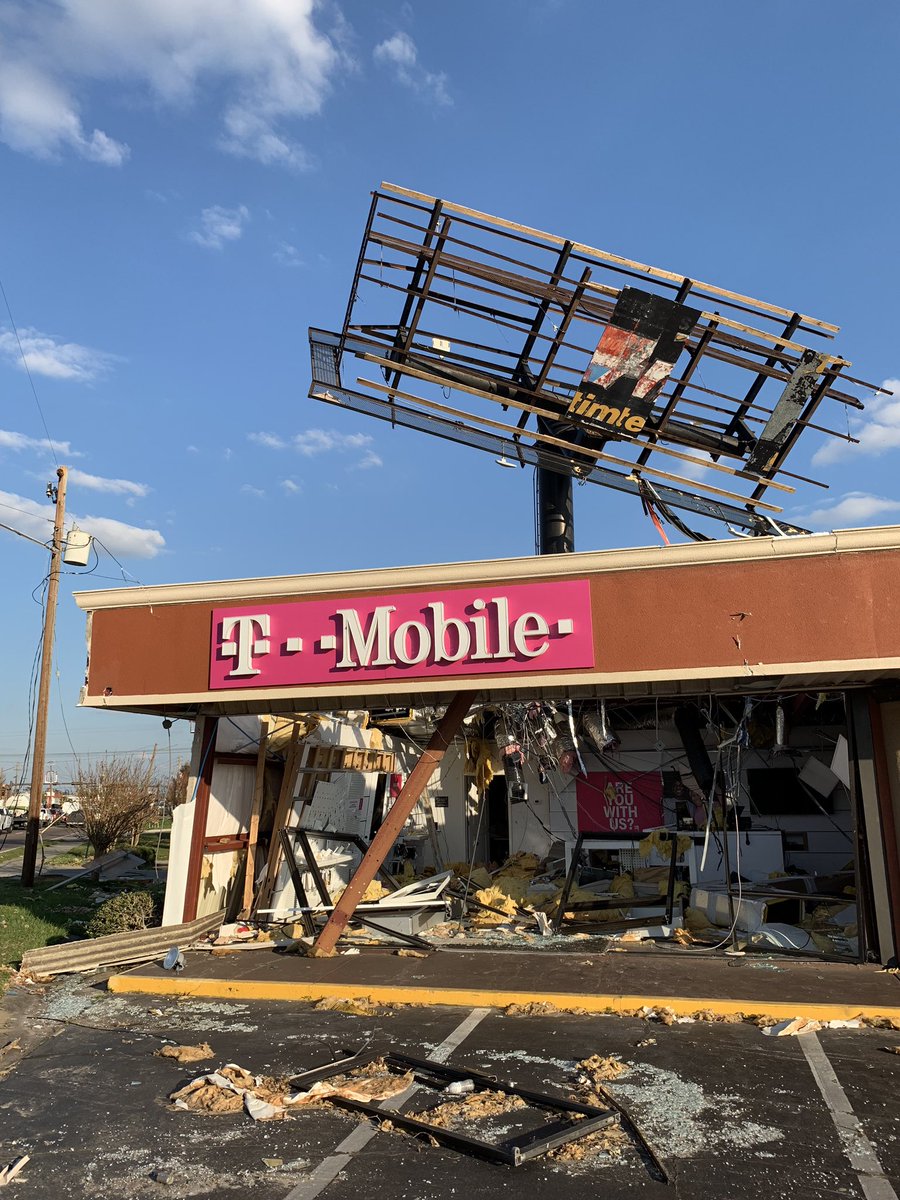 JonFreier's tweet image. We don’t let an obliterated store stop us from serving the hard-hit Florida Panhandle. We set up shop in the parking lot instead! @TMobile is providing a free phone and free service to any resident in need this weekend, @TMobile customer or not.