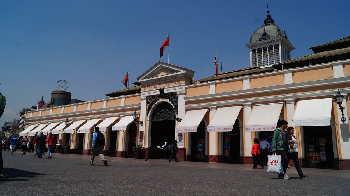 urbansantiago's tweet photo. Lo mejor del #OceanoPacifico en pleno centro de #Santiago El @MercadoCentral_ te ofrece la mayor variedad de pescados y mariscos que hay en el litoral chileno. Un lugar con más de 145 años de antigüedad, ubicado en Sn Pablo con Puente, 21 de Mayo e Ismael Valdés https://t.co/iR3cPYkr9x