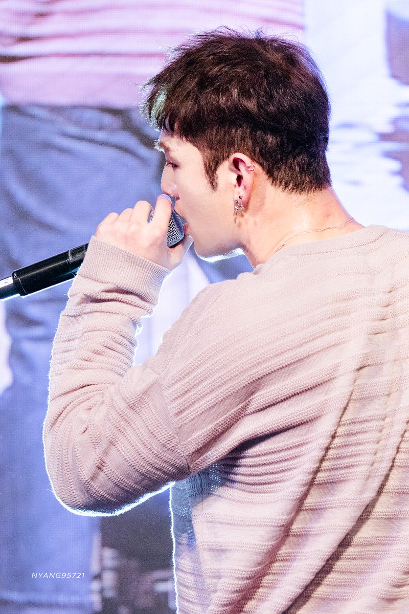 181020 유플러스 런칭행사 백호 HQ
너무멋있다 백호야 💜💜💜
#뉴이스트W #백호 #강동호 #BAEKHO