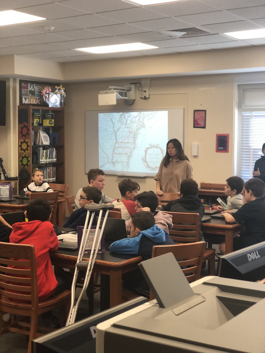 dmurph88's tweet image. #Explorationday at Hauppauge MS - great job @Gordond1117 putting together this awesome experience for students 👍 🚣‍♀️ 🚢 🚶 ✈️ @OHara_HPS @HPS_Eagles @HauppaugeMS @FerraraRobotics