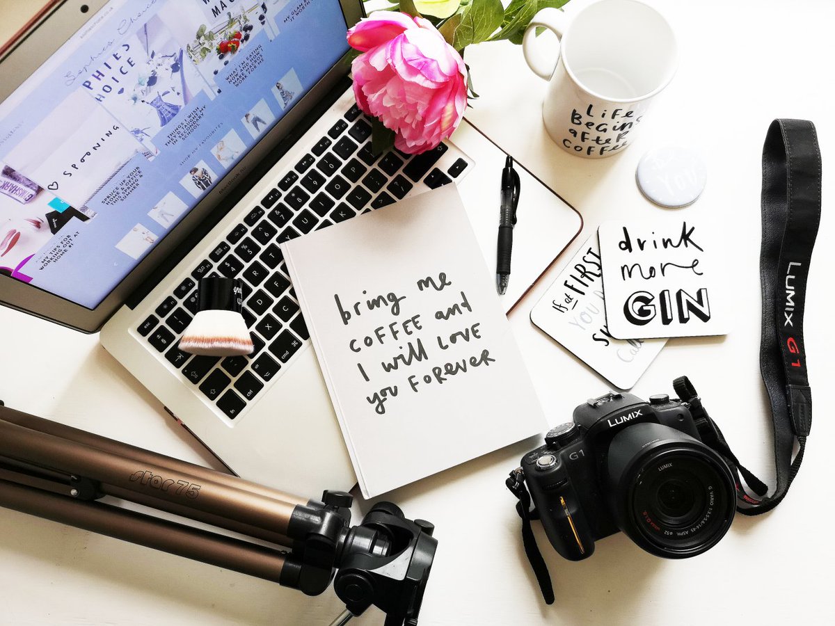 SophiiesChoice's tweet photo. Want to know what I rely on to help me run my blog? 👌🏻 Why not have a sneaky peak into my blogging essentials 🙌🏻💕
https://t.co/POrjKv0vSF
#lbloggers #LifestyleBlogger @PLBChat #GRLPOWR #bloggerstribe @UKBloggers1 #bloggingessentials https://t.co/IOoFon8jNX
