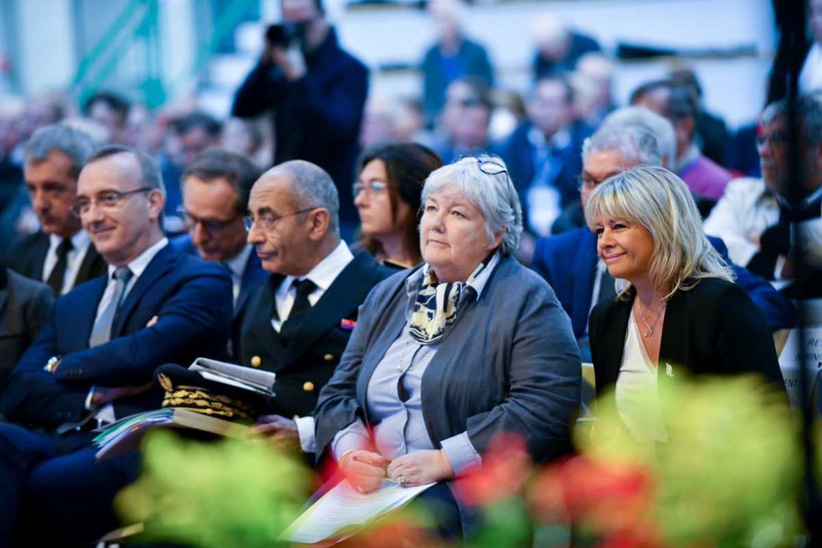 État et #CollectivitésLocales ont le devoir d’avancer main dans la main pour la France et pour nos concitoyens. La #République nous unit comme la République nous engage : rien ne sera possible sans une relation de confiance et de responsabilité étroite entre nous. #Territoires