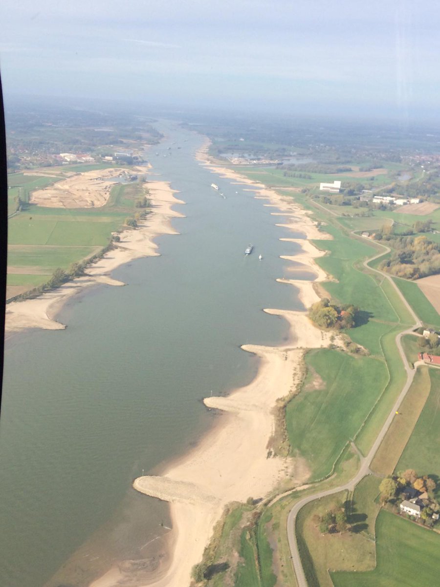 Tof, vandaag heeft winnares <a href="/DeboradeGooyert/">@Debora</a> genoten van de geweldige helikopterrondvlucht boven Gemeente #Beuningen. Zij plaatste tijdens de verkiezingscampagne de achterkant van de BN&amp;M huis-aan-huis verkiezingsflyer voor haar raam. #winactie #indrukwekkendeervaring