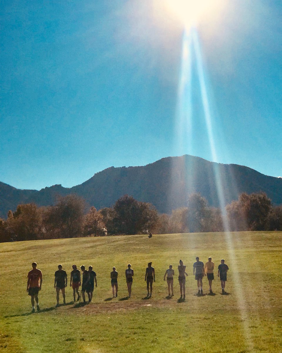 Fall Training 🍁 🍂🍁🍂🍁🍂🍁🍂
#coloradotf #Trackandfield #coloradofall #shouldertoshoulder #strongertogether #running #hills #boulder #flatirons #gobuffs