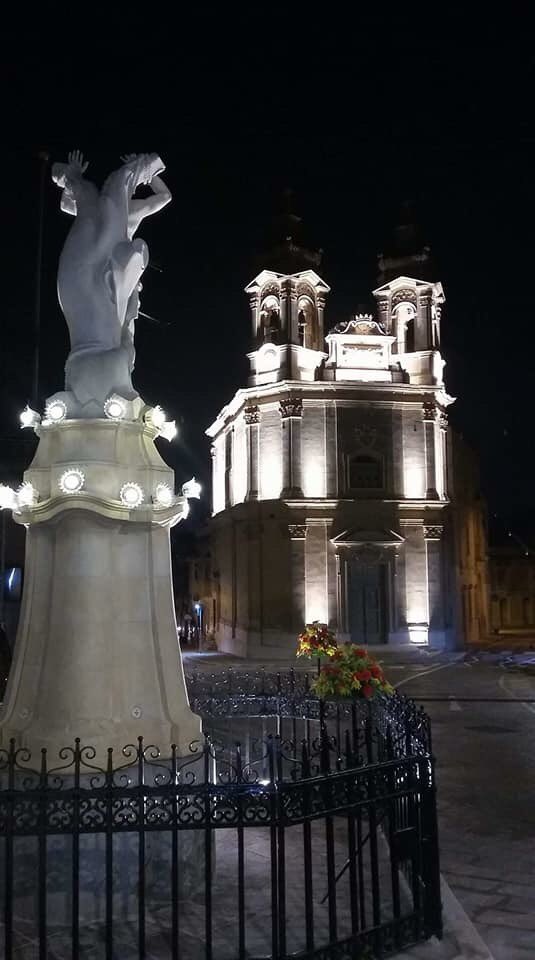 RosianneCutajar's tweet photo. This is another project which I proudly started working on in 2017 as mayor of Qormi. I just love this amazing lighting which highlights the architectural features of the church and the statue of St Sebastian. Well done Qormi mayor & Qormi Local Council. #Malta #HalQormi https://t.co/NF2n3m6Br8