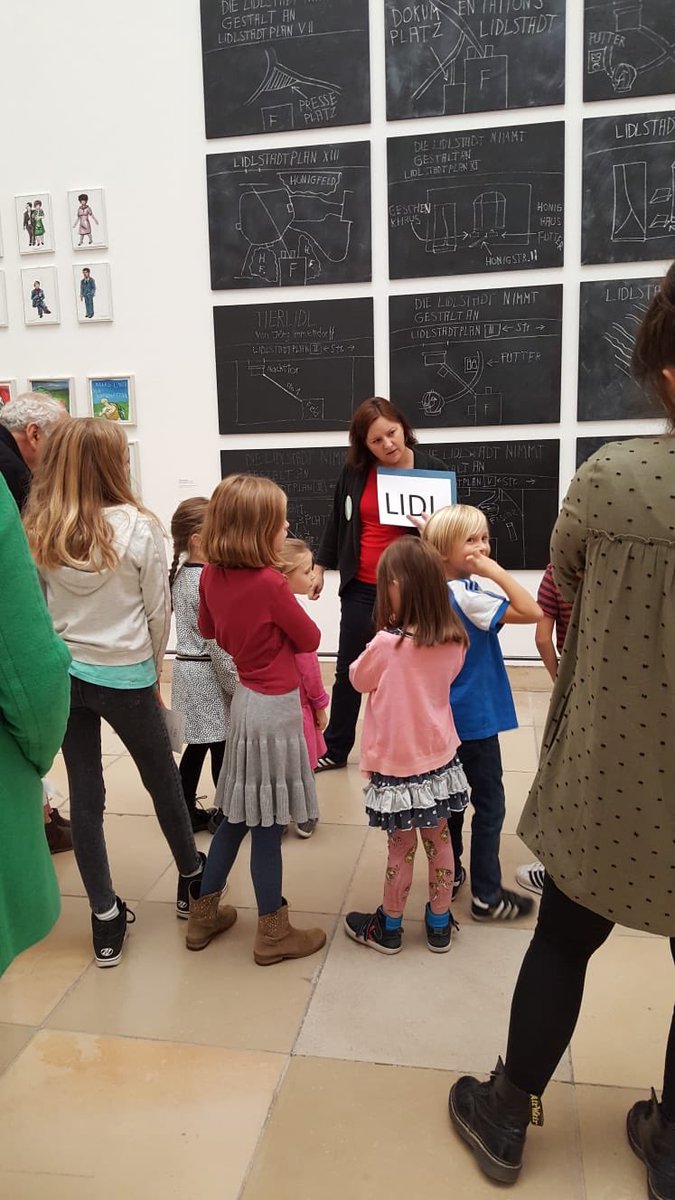HausderKunst's tweet image. Beim heutigen #Kinderprogramm zur #LangenNacht im #HausderKunst konnten die Kinder Immendorffs #LIDL-Aktionen an verschiedenen Mitmachstationen selbst erleben. #jörgimmendorffHDK