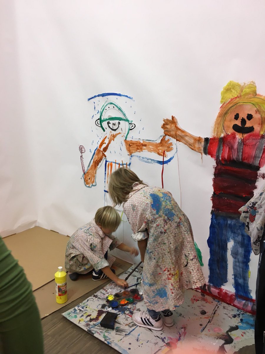 HausderKunst's tweet image. Beim heutigen #Kinderprogramm zur #LangenNacht im #HausderKunst konnten die Kinder Immendorffs #LIDL-Aktionen an verschiedenen Mitmachstationen selbst erleben. #jörgimmendorffHDK