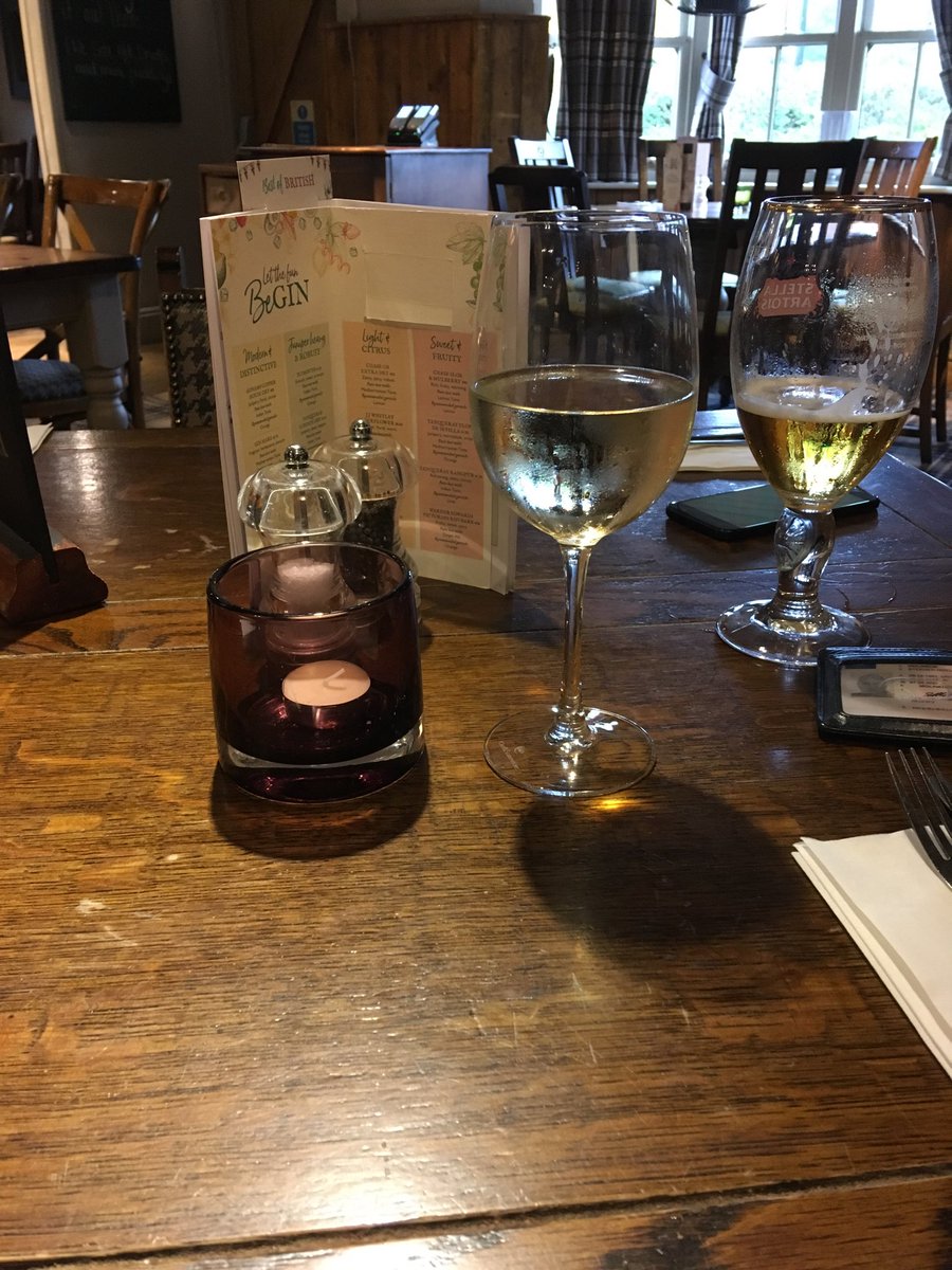 Josiejellytot1's tweet image. Pit stop before we start the #flatpackfun