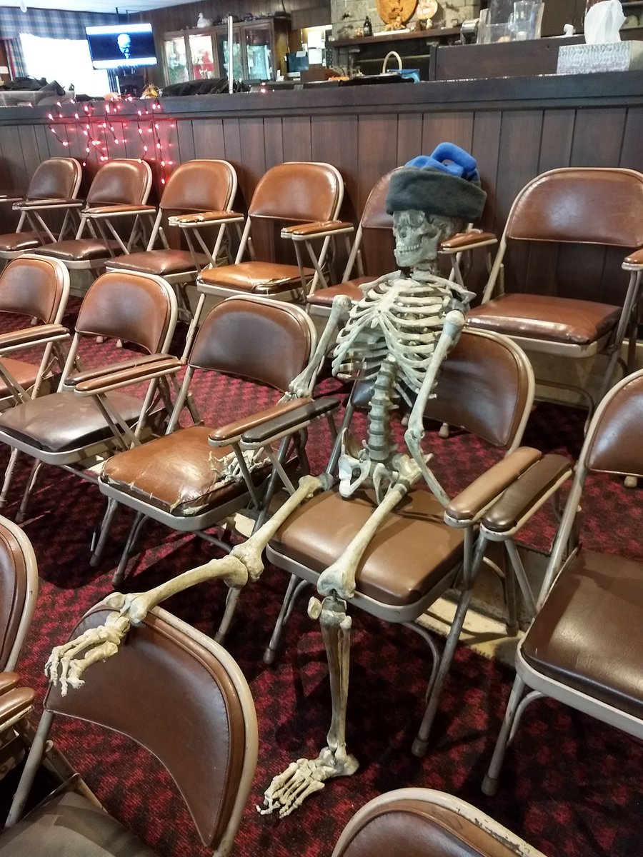 ArdsleyCurling's tweet image. The Boospiel is underway...waiting for the next draw is rough. #bonetired #coldasice