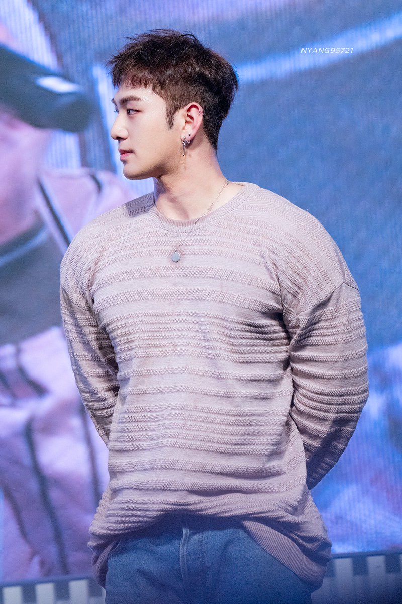 181020 유플러스 런칭행사 백호 HQ
보고도 믿을수 없어 이얼굴에 이몸💦💦
#뉴이스트W #백호 #강동호 #BAEKHO