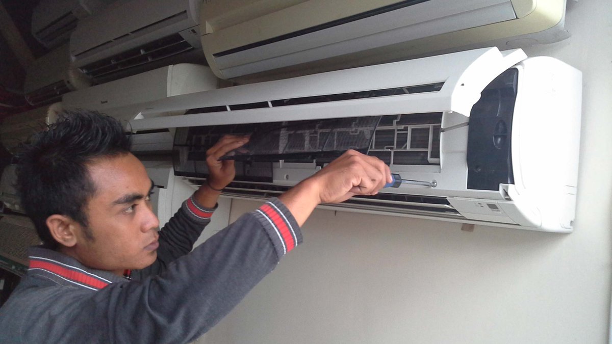 penanghotel123's tweet photo. https://t.co/YwvJnAw2lX  Professional Aircon Servicing with cheapest rate in the market.  #AirconserviceKL #ServisAircon #KlAirconService https://t.co/UjAbgk8Tji