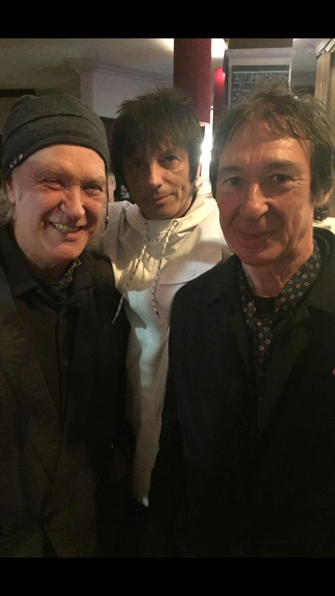 DeanoAFC76's tweet photo. In the day of the somehow fame hungry social media weapons... Unfortunately for you lot my Taller brother @djcmusic1 was with @davedavieskinks &amp; Steve Diggle Of the @Buzzcocks last night &amp; guess what he didn’t have to lick one arse for the privilege haha xx #ProudOfYa https://t.co/oRITmjwlA7