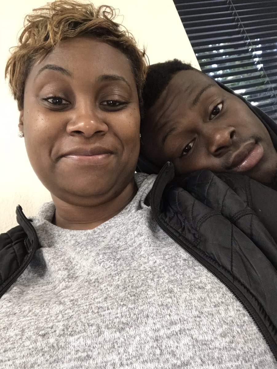Southern_Girl96's tweet photo. Going to miss this fellas, but plan to see him again very soon! @TazeMoore #whatdididotomyhair😱 #ilookamess #mychocolatedrop😘 #CSUB #3 #TrustTheProcess🏀 #mommasboy💙 https://t.co/cd37rJ7daQ