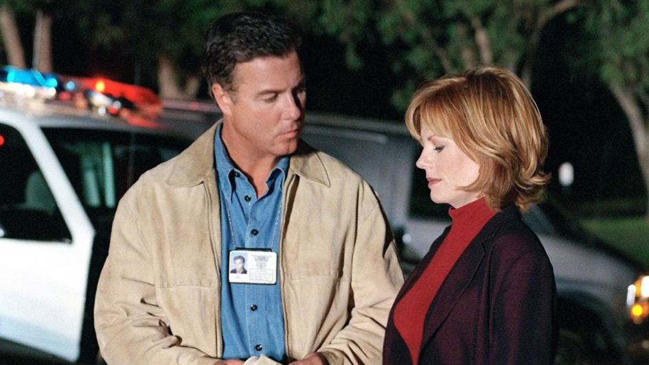 csivegas's tweet photo. "Crate 'n Burial" aired on this day back in 2000. #CSI18 https://t.co/Dut0md2D0L