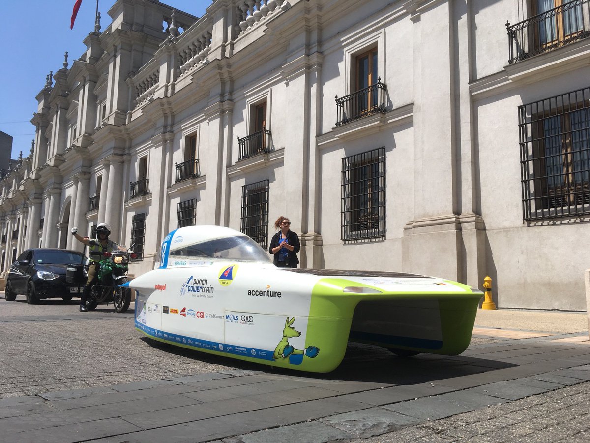 ReporteSos's tweet photo. Vehículos solares salen desde La Moneda @Carrera_Solar @ACCIONA_CL @MRPChile https://t.co/Dq0t48Q4ef