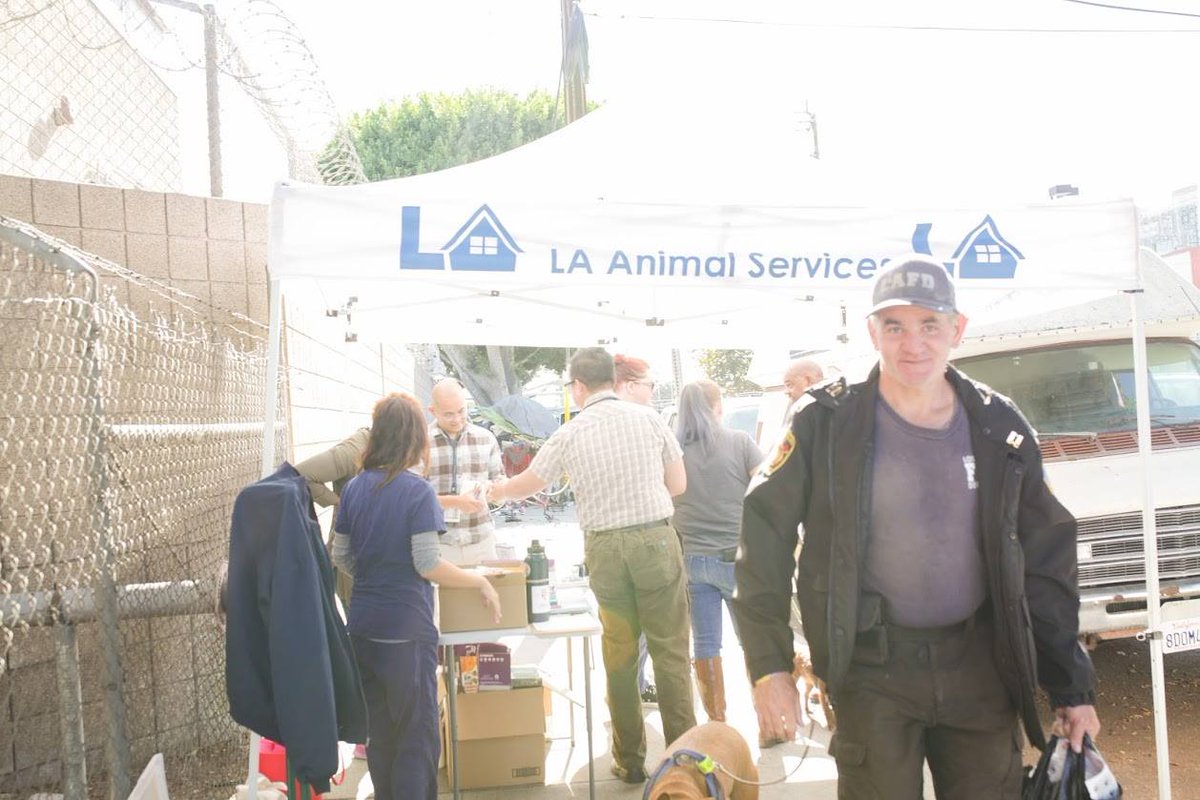 DtownDogRescue's tweet photo. We are grateful to be working w/ @LACityPets LA County Public Health Veterinarians @InnerCityLaw to bring a variety of services to ppl & pets each wk on #woofwed. Read more on our (FB)pg https://t.co/fmgHpQd401
