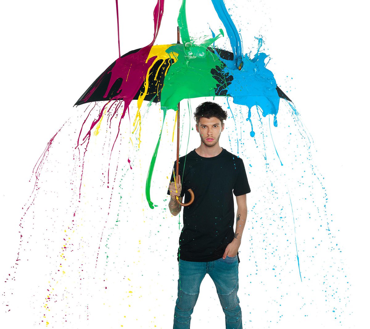 standoutphotoev's tweet photo. ...This was not an easy shoot. A lot of paint had to be used, and many attempts to get the consistency right. Also the umbrella, doing what it is supposed to do and cause liquid to bead and fall off quickly did not help... Read more on IG #andreiduman #standoutphotoevents https://t.co/mRXPazJIGV