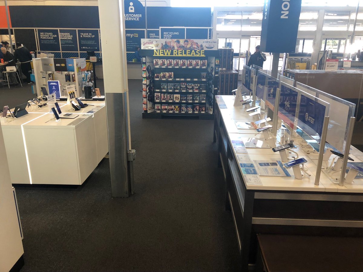 The buckeyes don’t play until 7:30... where is everyone?!? ⁦<a href="/KariChadd3/">Kari Chadd</a>⁩