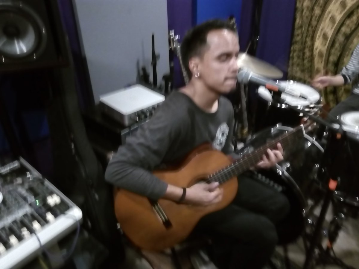 Feel The rock!!
#welovethemusic #SaturdayMotivation 
#guitarplayer