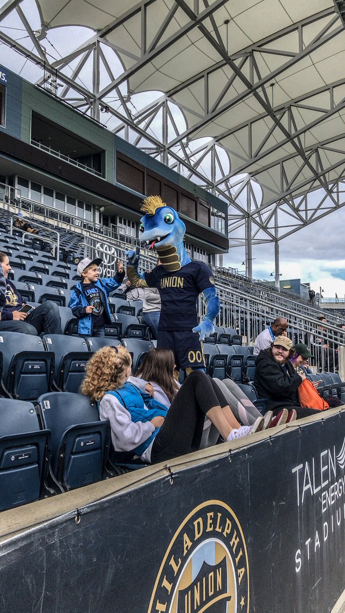 Thanks to all the fans who attended today’s open training session 🙌  #DOOP | #FearNoOne🐍 | @PhilaUnionPhang https://t.co/iJqN4vLQSa