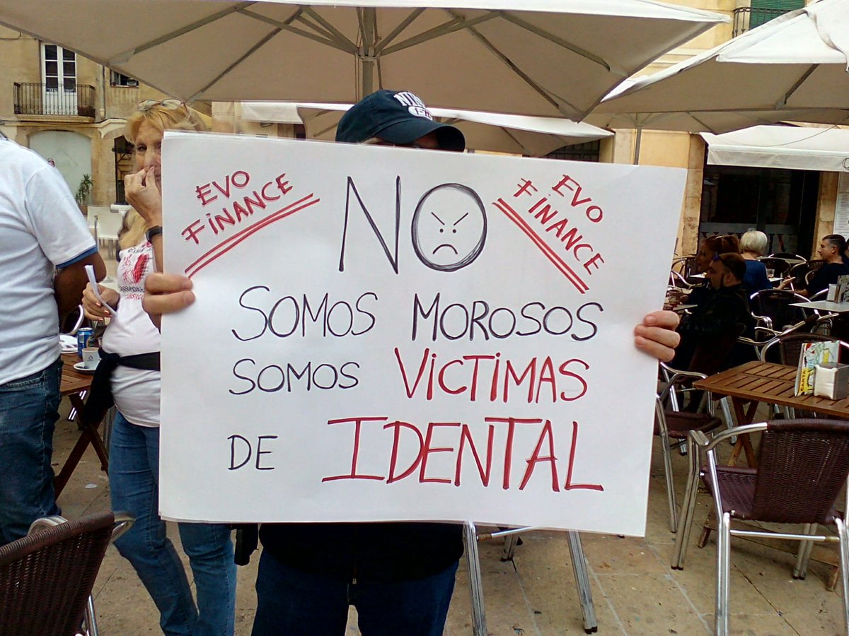 CUPTarragona's tweet image. Suport a les víctimes de l'estafa de #idental i @Evofinance Concentració a la pl. de la Font de Tarragona