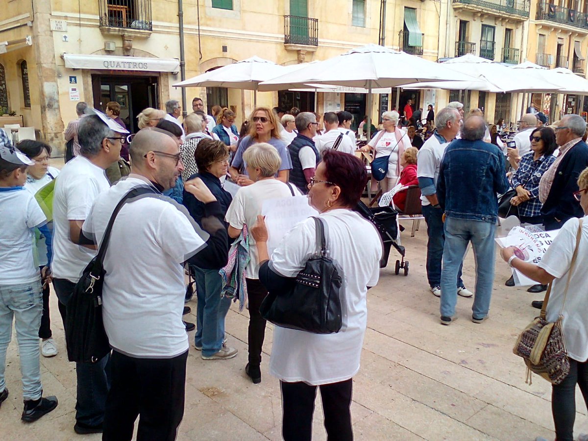 CUPTarragona's tweet image. Suport a les víctimes de l'estafa de #idental i @Evofinance Concentració a la pl. de la Font de Tarragona
