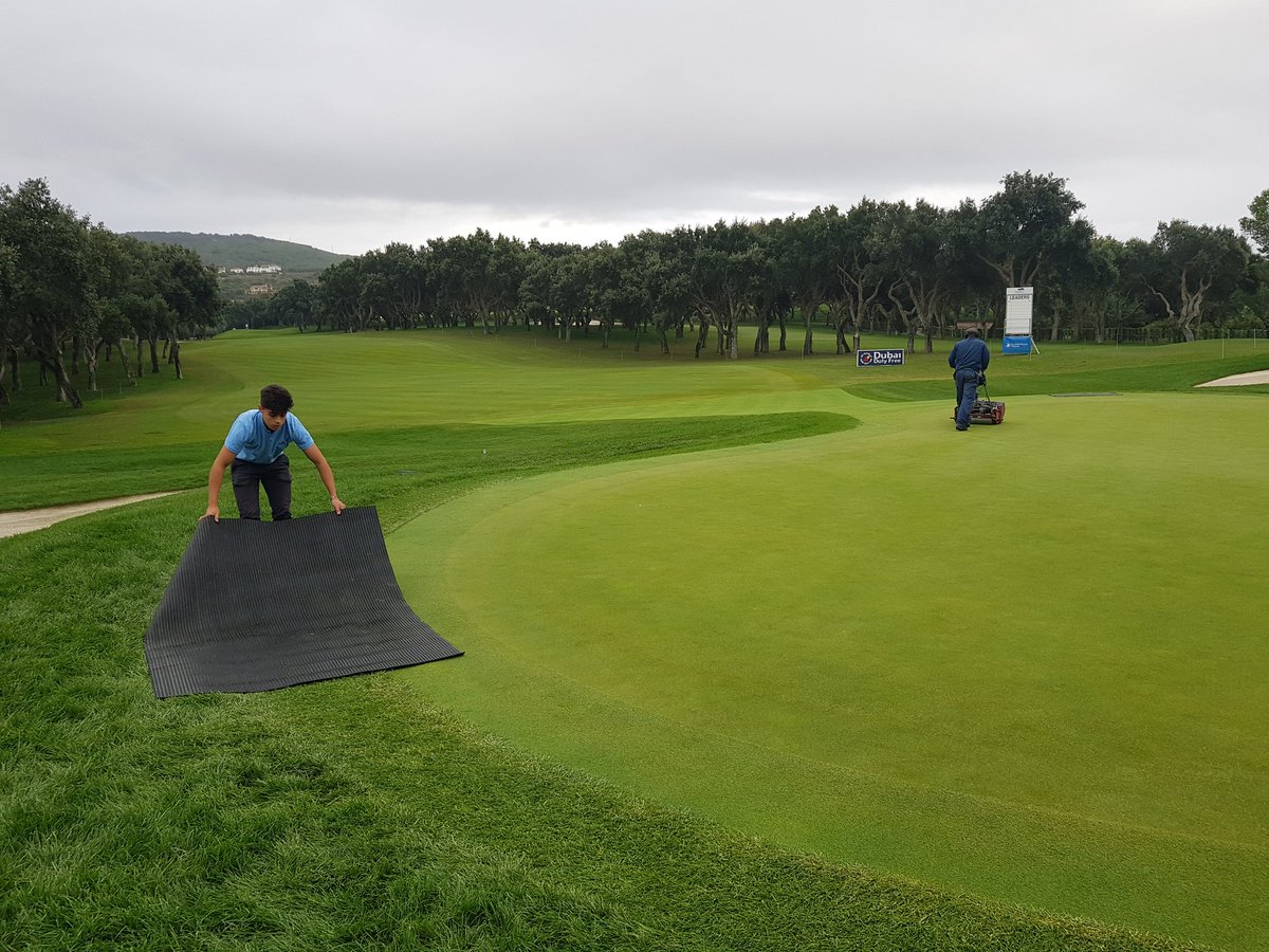 AgronomyRCV's tweet image. Terminan los jugadores y salen los gladiadores!. @valderramasters @EuropeanTour #ValderramaMasters #greenkeepers @Tengolf @MovistarGolf @canalgolf @canalsur #sotogrande #rolex @AndaluciaJunta