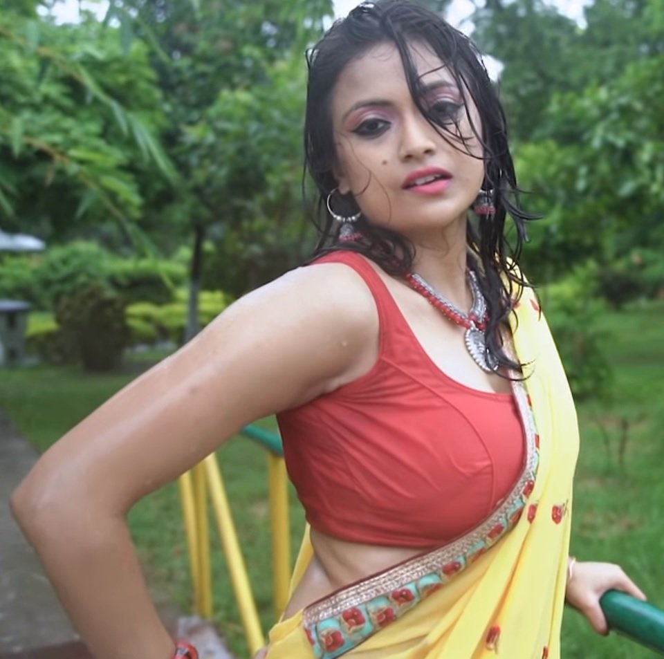 Rohit Swag on X: #Priyanka #YellowSaree #desibhabhi #desiaunty #bong  #bongaunty #bongbeauties #bongcrush #backlessblouse #backlessdress  #bengalibeauties #bengaliwomen #aunty #sareeaunty #saree #sexyaunty #sexy  #sareelover #backless #hotbhabhi ...