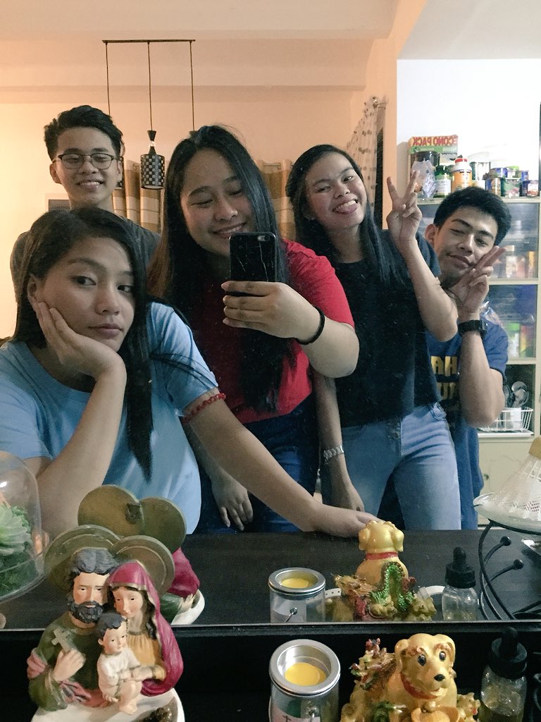 khrisnaxcat's tweet photo. my happy pillsπ #5thwheelingπ https://t.co/c72zGpIXo4