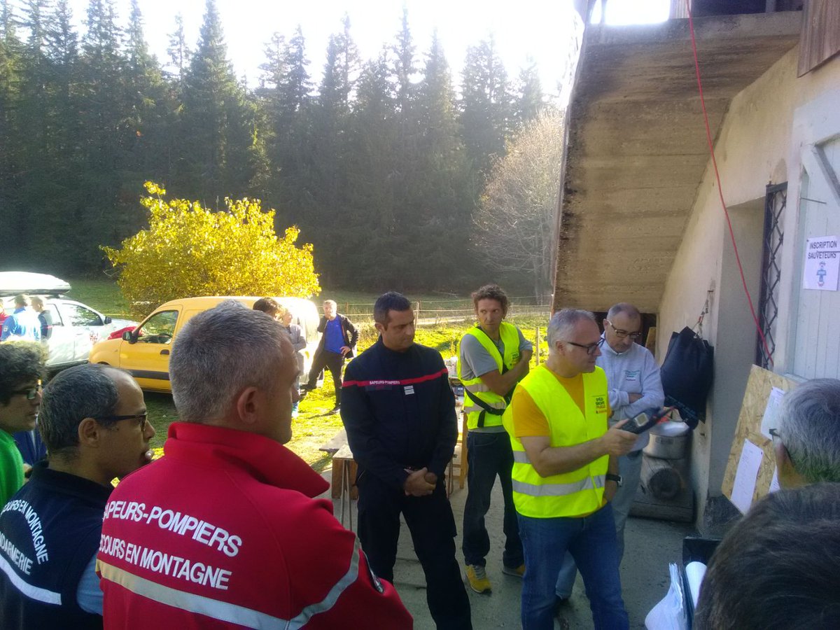 sdis26's tweet photo. Ce samedi @sdis26 accompagne les secouristes du #spéléo secours français dans un exercice multi sites sur le plateau du #Vercors secteur #saintagnan #Drome
#speleosecoursfrançais https://t.co/SwcOcixw5j