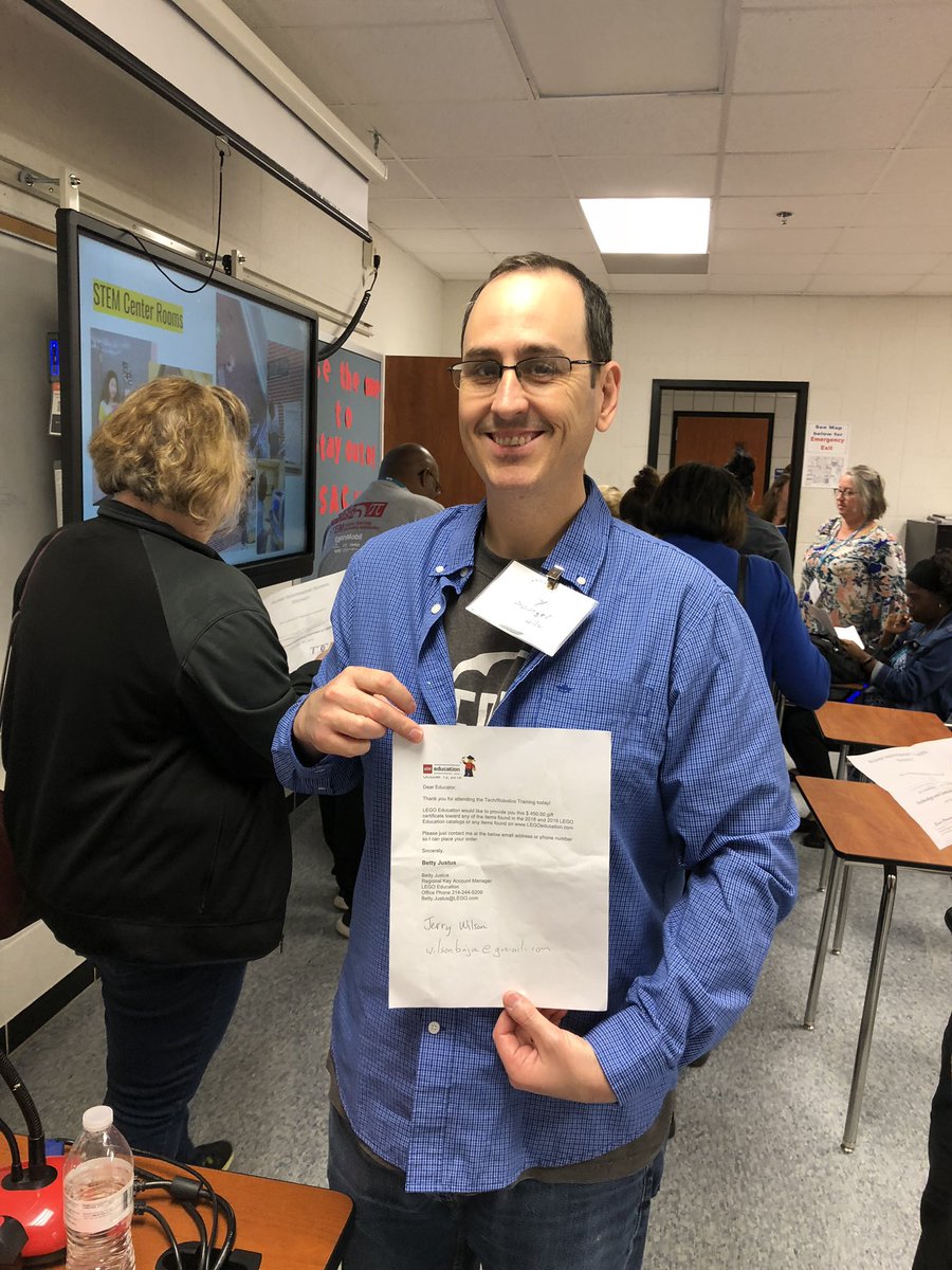 joyschwartz's tweet image. I gave two LEGO gift certificates away while presenting at @TCCA12 and both winners are from MY @TCEA Area 5! #woohoo #randomnumbergenerator