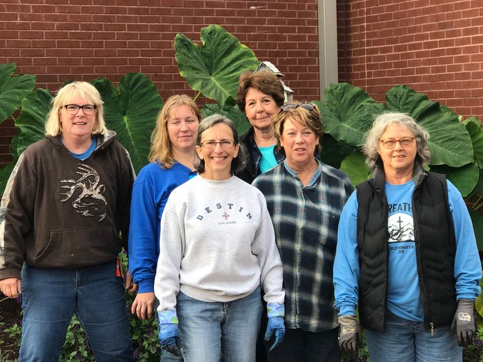 NLRSD's tweet photo. It was a busy morning at NLR Academy.  Students, staff and community volunteers got together to prepare the school’s garden and build a fence. https://t.co/NDg3aI7ko0