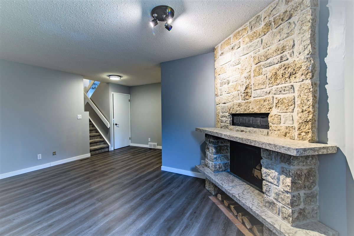 CarlSeier's tweet photo. Brand new to market. Im so proud of the updates in this South St Vital home. Check it out...
https://t.co/kt0PMmXCUL
#realestate #realtor #fullservice #handyman #realtyexecutivesfirstchoice #winnipeg #RiverParkSouth https://t.co/iSQ46QSgGf