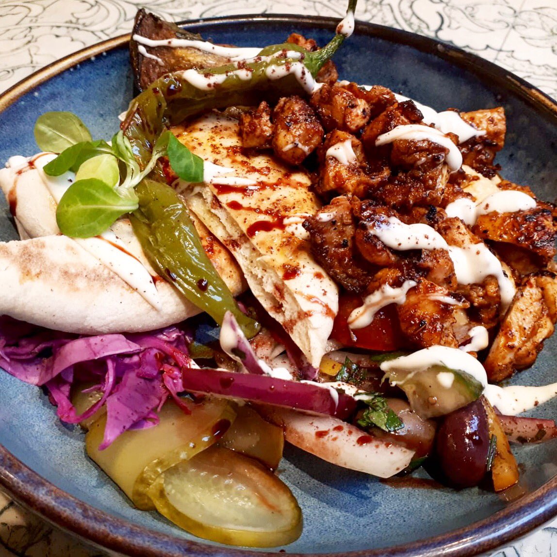 Reminiscing on this amazing chicken hummus shawarma from <a href="/babsglasgow/">'Babs</a> at the weekend! A few new menu items dropped on Friday - so get yourself down there to try them 😁 #babsglasgow #glasgowfood #glasgowfoodie #foodieblogger