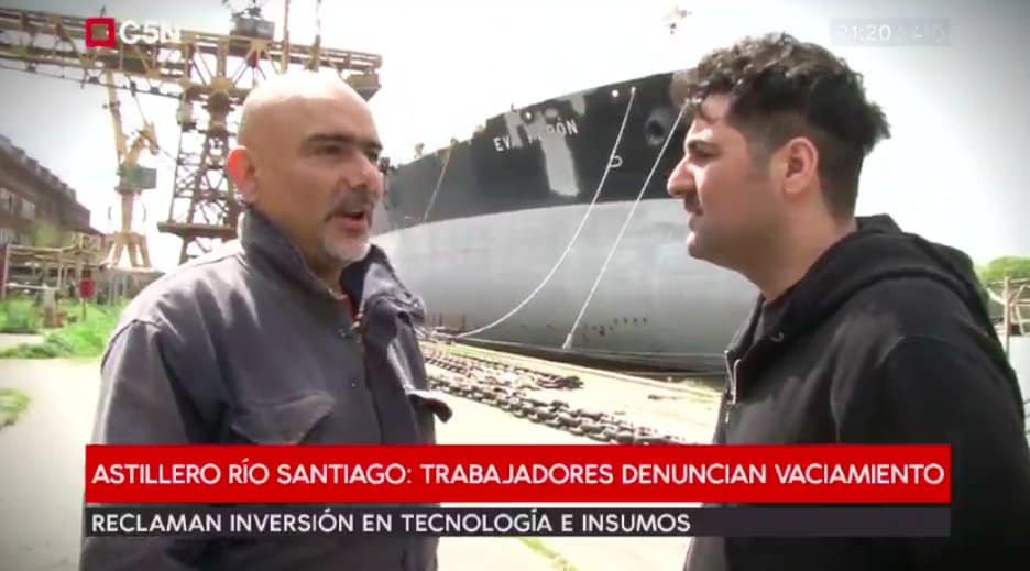 Urbanski_Fabian's tweet photo. #ElAstilleroEstaEnPeligro Se Trabaja Resiste Lucha y Construye un Movimiento para Frenar el Ataque al ASTILLERO; Sus Trabajadores y La Industria Naval. Astillero 100 % Estatal Lo q Vamos a Dinamitar es el Plan de Ajuste Despido y de Hambre de Macri. Vidal y el FMI. https://t.co/PNqlkk2wRY