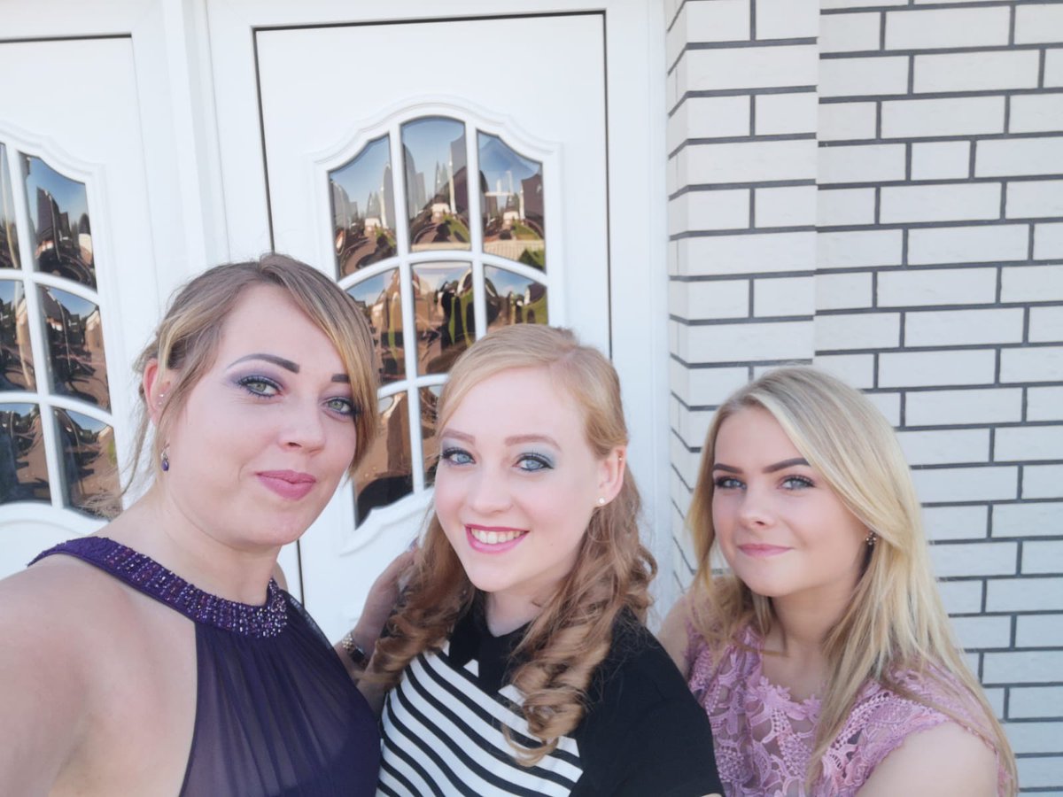 crazymonix3's tweet photo. Monika (19), nach gefühlten Jahren mal wieder geschminkt und overdressed gewesen am Wochenende. https://t.co/qijzB7iqY6