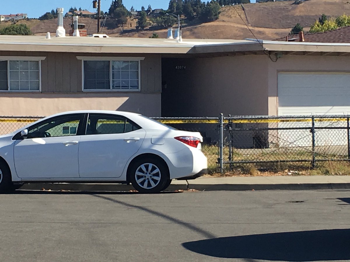 RFladeboe7's tweet photo. #FremontPolice crime scene investigators still on the scene of homicide on #CharlestonWay. 56 yr old male shot and killed. Neighbor saw someone leaving the area on a bicycle just after midnight. https://t.co/Vf8cEEJ9lq