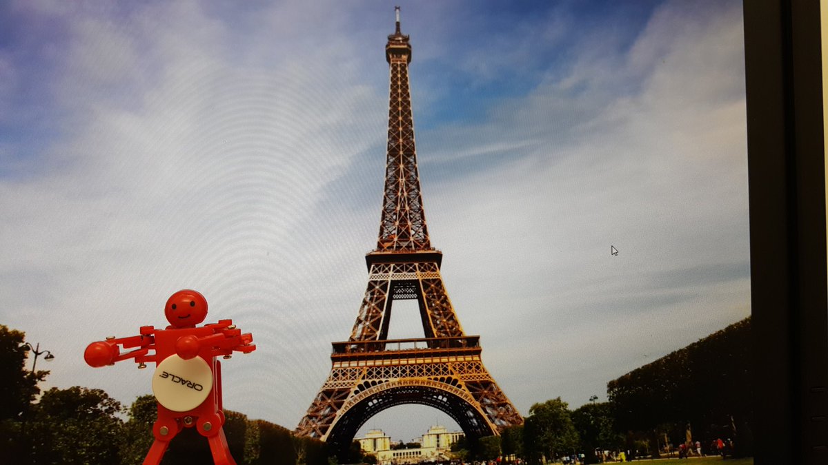CharlieDataMine's tweet image. #OracleMachineLearning Robots recently sighted in France!  Might they be headed again for #OOW18?