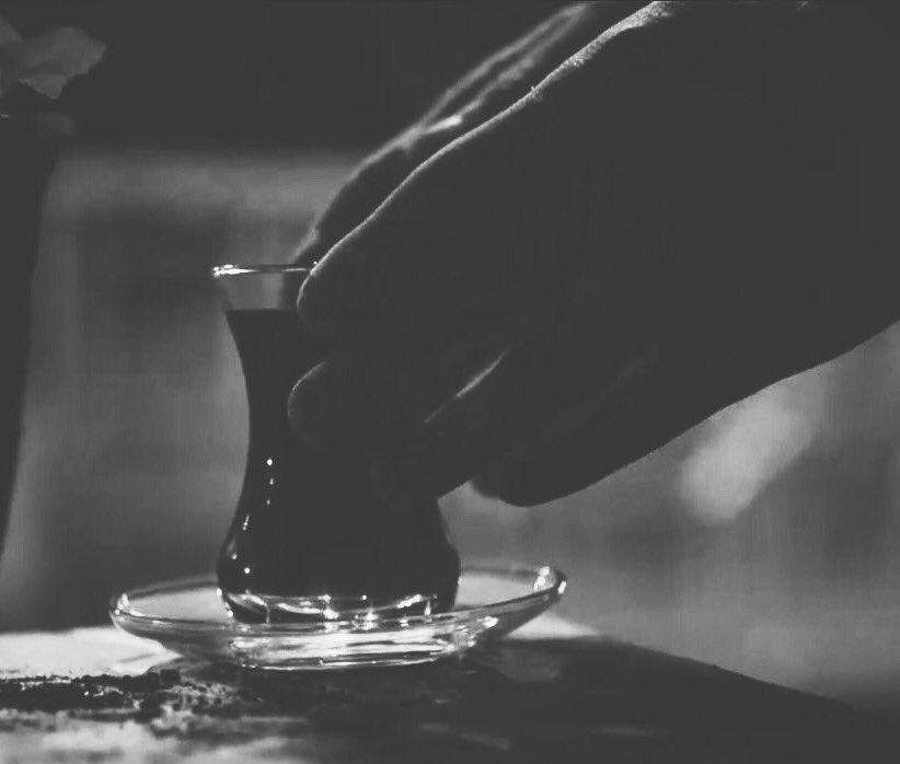 scoulday's tweet photo. en acısı da ne biliyor musunuz? babası bir bardak çay bıraktı diye hüngür hüngür ağlaması #yanımdamısınız https://t.co/QrORmdIfrl