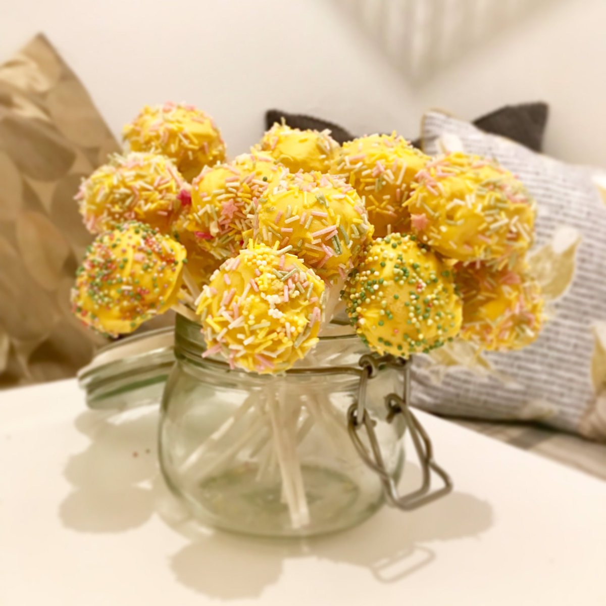 CakesByKinane's tweet photo. My first attempt at cake pops 🍭💛... my kitchen is covered in sprinkles 🙈 HELP!
#CakePops #CakePopping #Sprinkles #CandyMelts #Yellow #Sparkles #FirstAttempt #PracticeMakesPerfect #Messy #Cake #CakesByKinane #Wilton #BakersOfInstagram #CakesOfInstagram #CakePopsOfInstagram https://t.co/eM3cfVqWXj