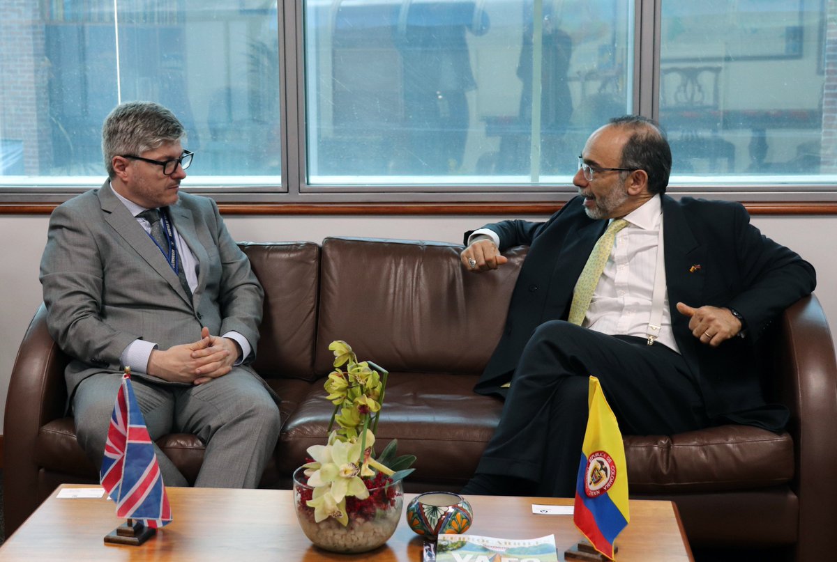 UKinColombia's tweet photo. #BusinessIsGREAT #DITCol | @AerocivilCol and @UK_CAA have signed a MoU that establishes a framework for technical cooperation in the field of Civil Aviation. 🇬🇧🤝🇨🇴 Reino Unido y Colombia comprometidos con el desarrollo de los servicios aeronáuticos con la firma de un MdE. https://t.co/SbExWfhlHW