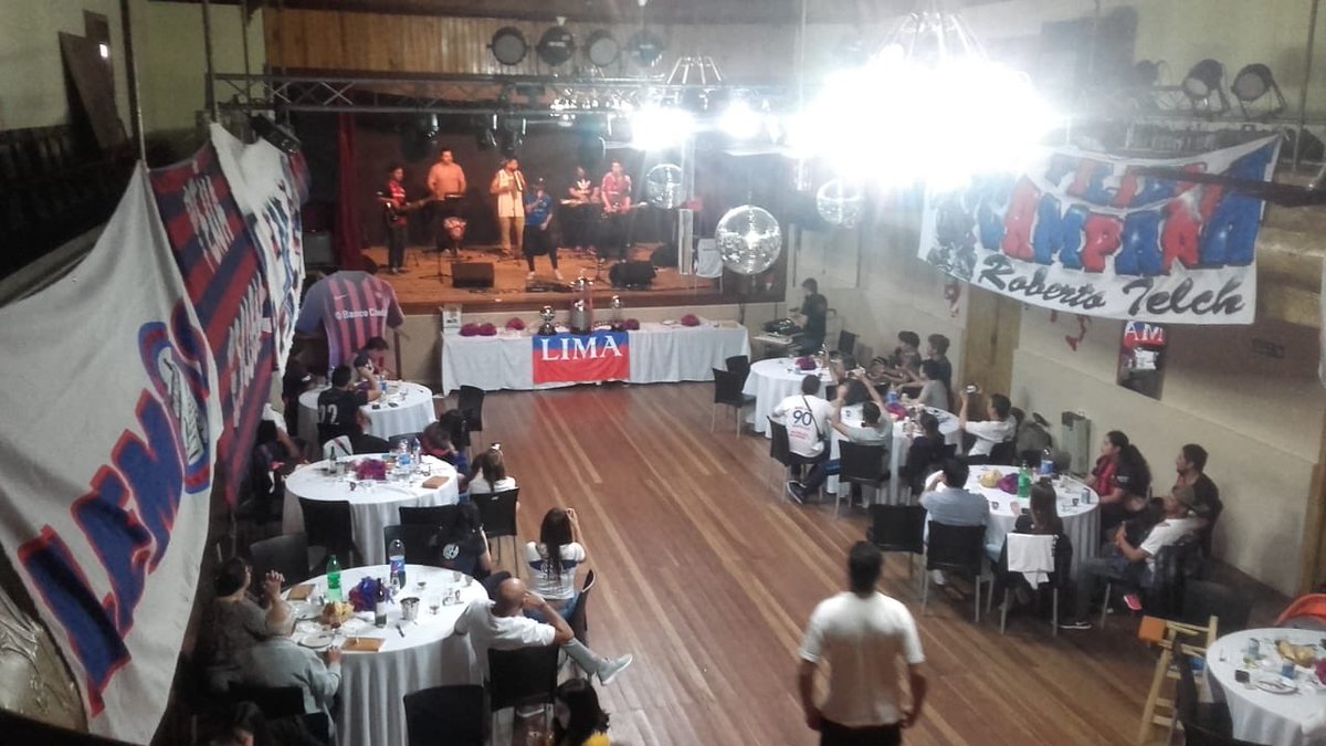 filialrtelch's tweet photo. Ayer acompañamos a nuestros amigos de la peña de Lima en su 4to aniversario!
Gracias por recibirnos, felicitaciones 👏🏽👏🏽 @CuervosDeLima https://t.co/K77YdlqhtG