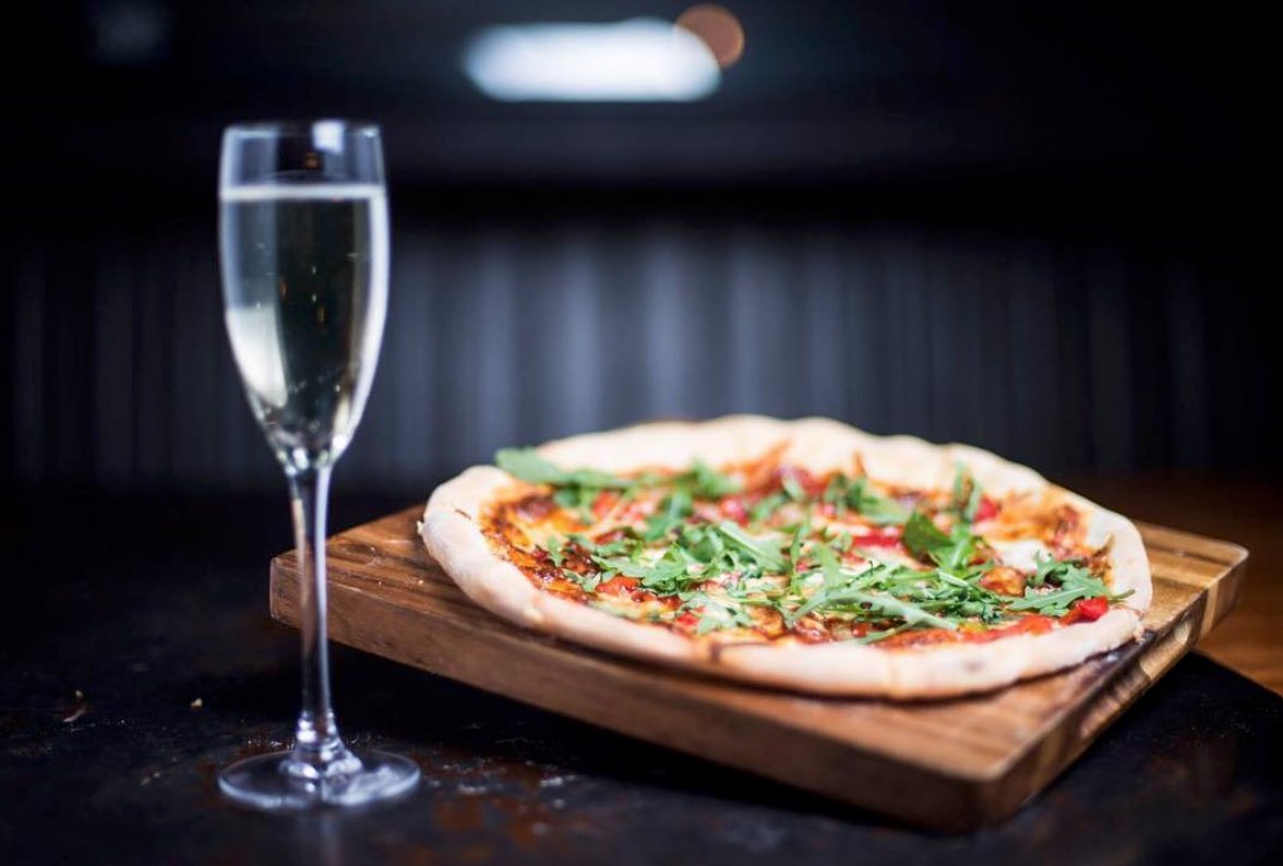 Tickets are now live for the first bottomless pizza and Prosecco night at Cwtch bar #Cardiff Bay. -bit.ly/2PjXXoT  🍕➕🥂