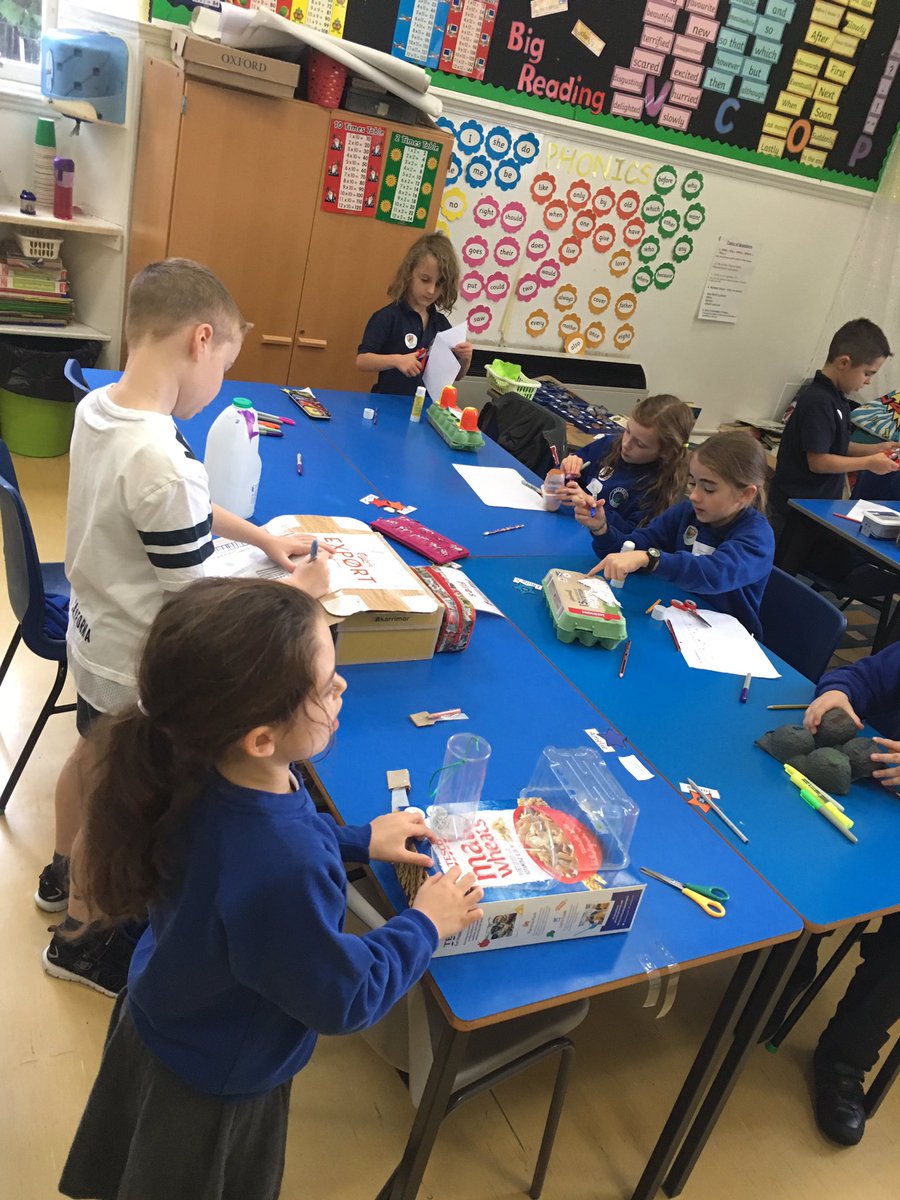 AberfoyleP's tweet photo. This afternoon P3/4 finished our recycled instruments & had a blues style jamming session 🎵🎶🎵🎶🎵🎶 #recycledinstruments #freshrhythm https://t.co/bQHSMd4pbw