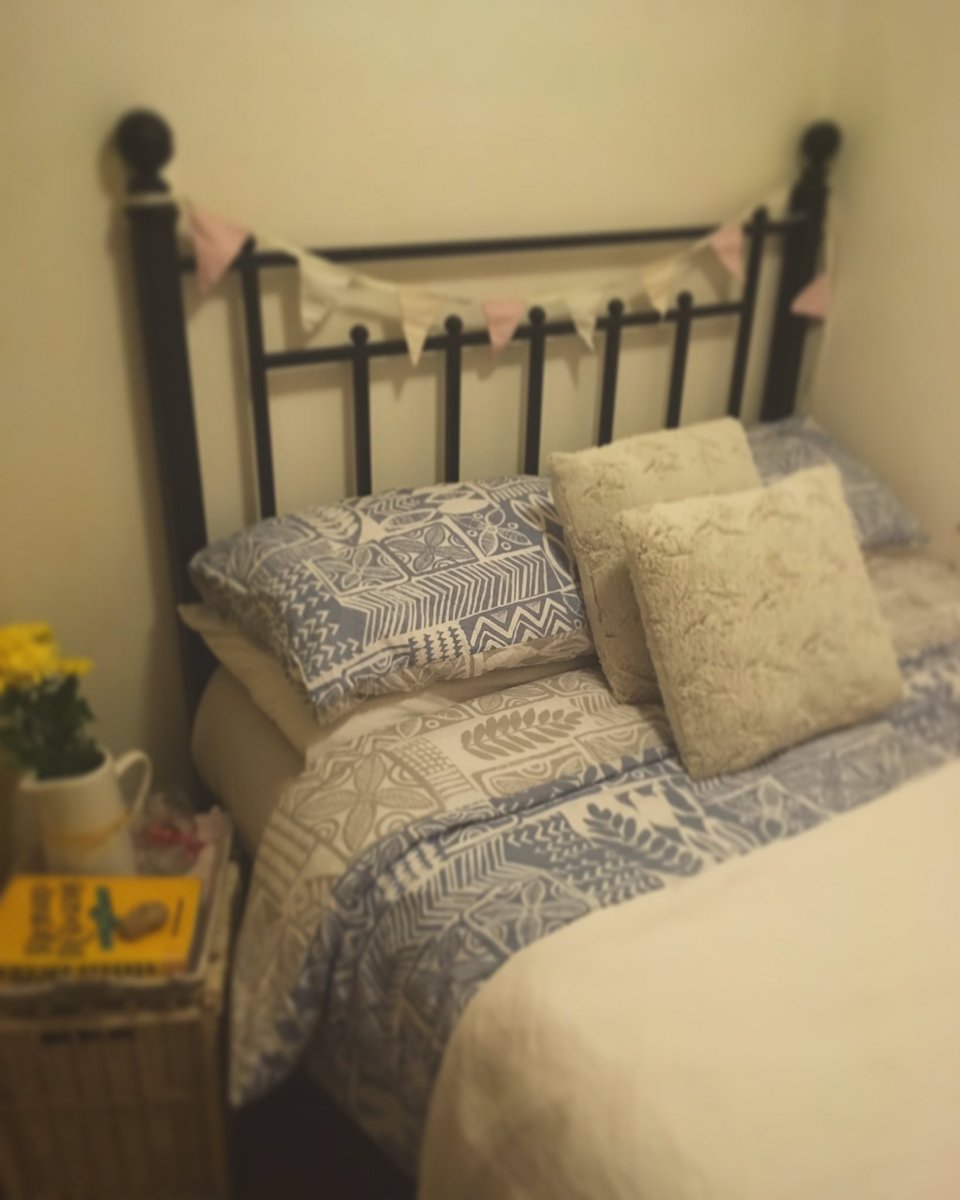 SortingOutSpace's tweet photo. Time to take off the summer quilt and wrap yourself in the giant mitten that is the warming winter duvet❤️ #SortingOutSpace recommends washing and vacuum bag storing your lighter quilt to be fresh and ready for #springtime #getyourtogsoff #tog #goosedown  
https://t.co/q2bDAgbkG9 https://t.co/ebyvTrLH80