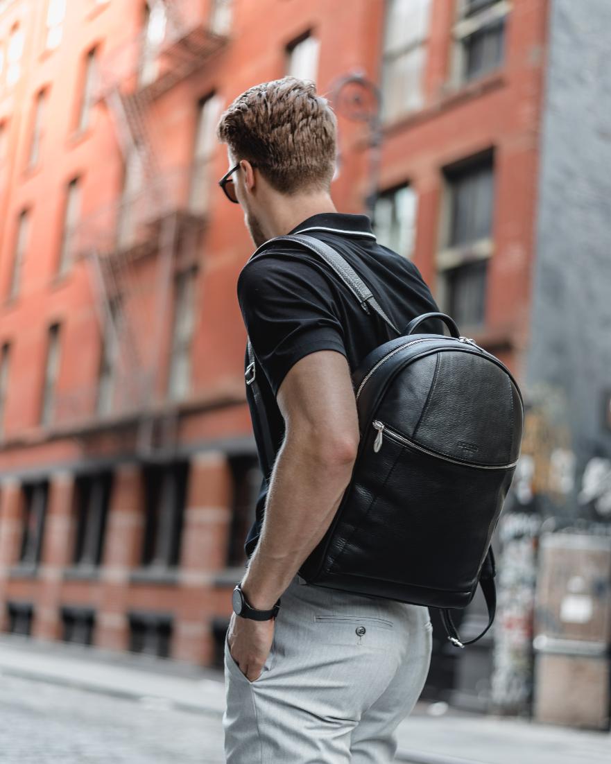 ArsanteSweden's tweet photo. 📷 @thecuff.co - "My favorite piece from the latest collection is the Backpack".
#arsantesweden #arsante #fashion #backpack #blackleather #scandinaviandesign #arsanteofsweden #handmade #leathergoods #luxury #luxurylifestyle #arsantebackpack #nordic #minimalist https://t.co/j0aLKdUhnx