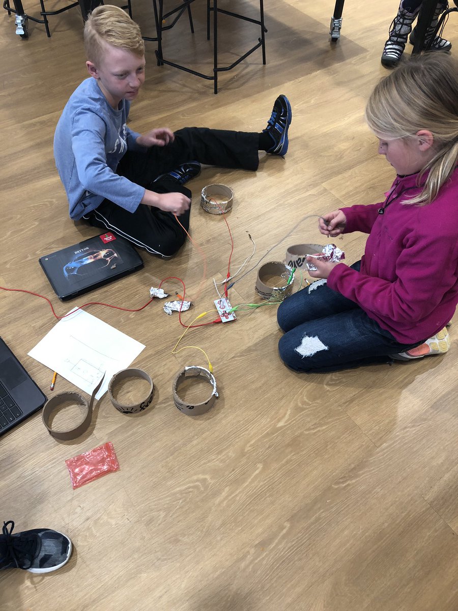 UBE_Kids_Create's tweet photo. Makey Makey controller challenge round 2! We learned from last week’s struggles and now we are IN CONTROL! @UBE_Girodo @UBEHawks @makeymakey https://t.co/wO4N7CNWZ2