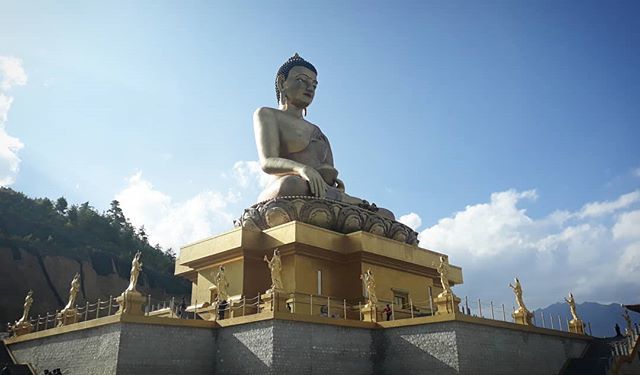 ZhideyBhutan's tweet photo. Today afternoon in Thimphu. Sharing serenity, sacredness and spirituality. From Bhutan. 
#bhutan #lordbuddha #buddhism #bhutantours #bhutanese #serenity #sacred #sustainable #travel #zhidey #zhideybhutan https://t.co/zzRs5WiJi4 https://t.co/ygXIo9OVO3